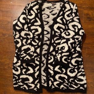 Adorable fuzzy animal print sweater ☀️